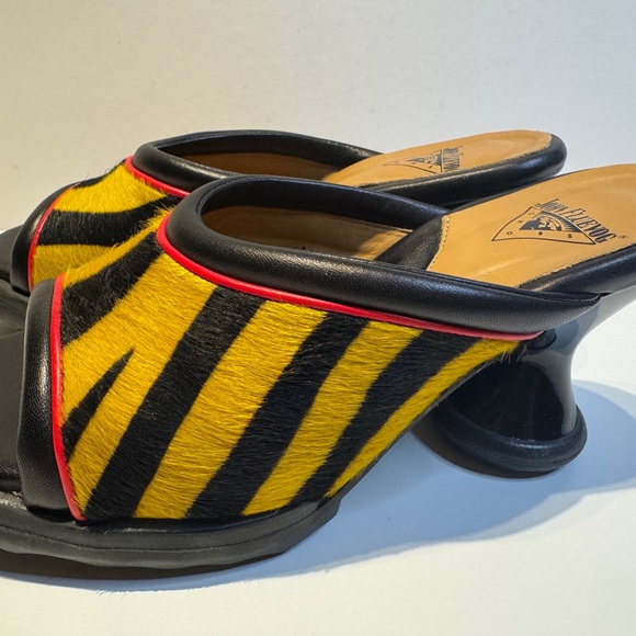 John Fluevog Women's Black and Yellow Slide Sandals Dede Yellow Tiger - Picture 2 of 7